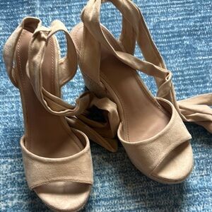 Elegant Cream Women's Sandals